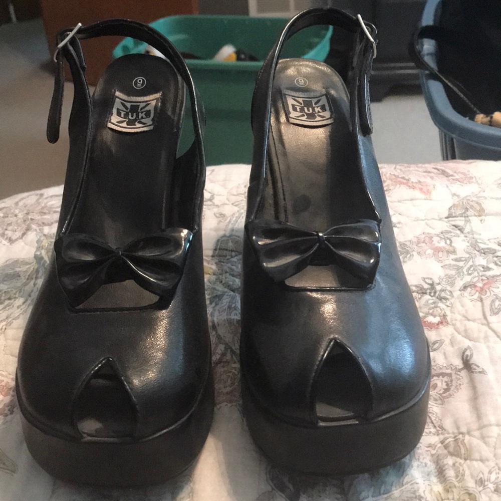 Black Bowed Heels